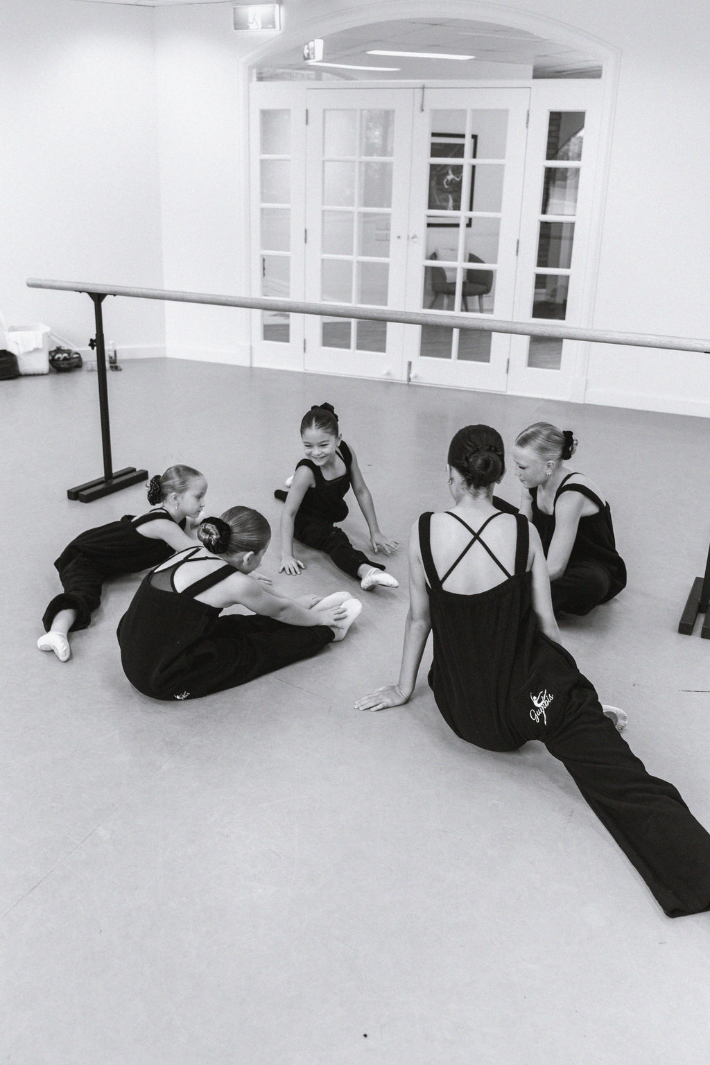 Gumbis Classic Warm-Up – Black (Teen)