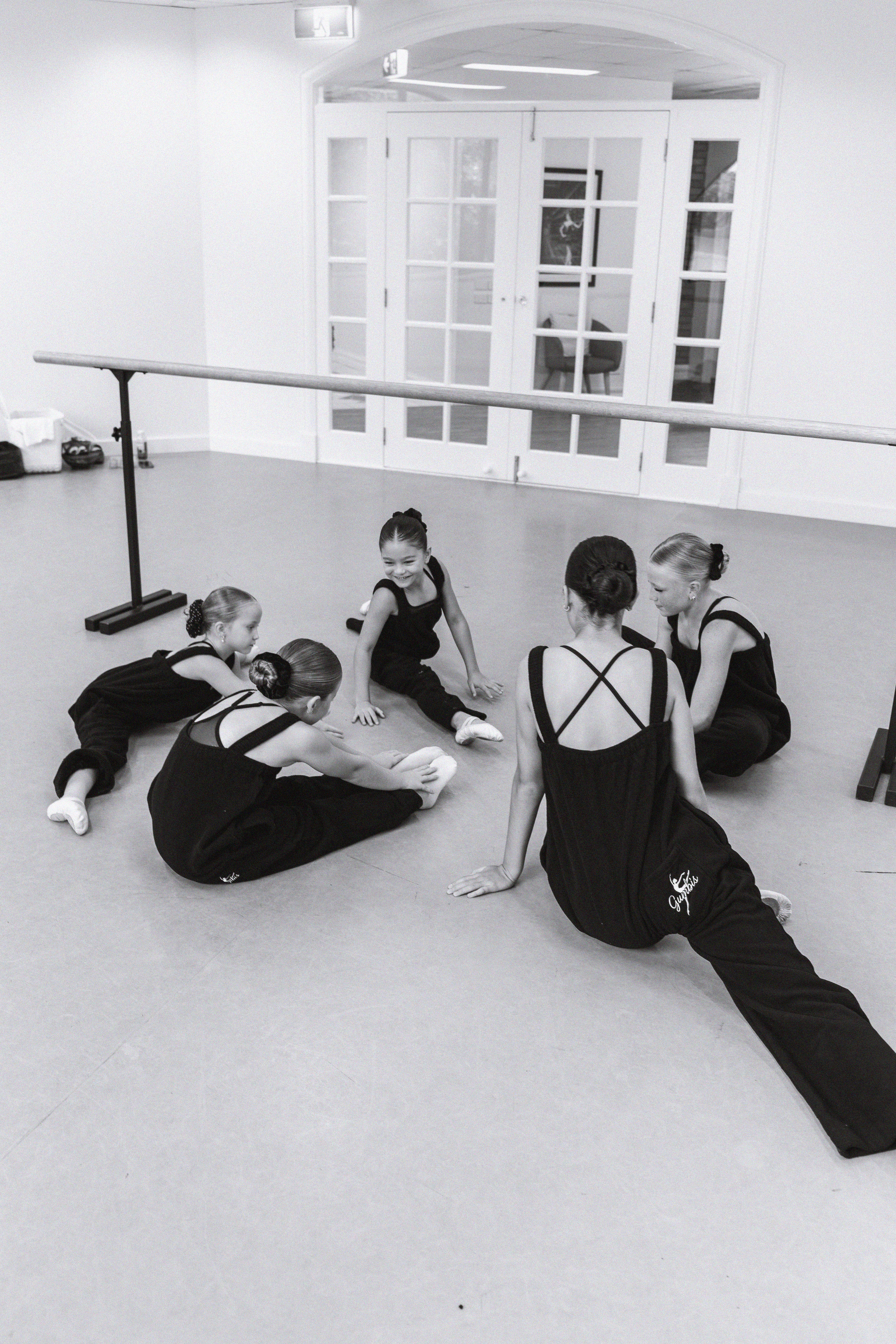 Gumbis Classic Warm-Up – Black (Teen)